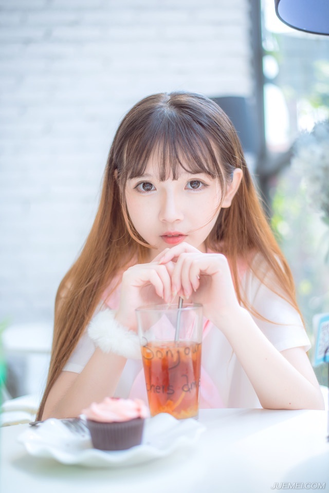 “告诉各营战士，莫要抵抗，不会有事的。”孟达淡然道。